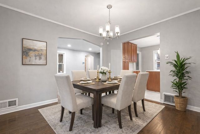 10231 S Rhodes Avenue, Chicago, IL 60628