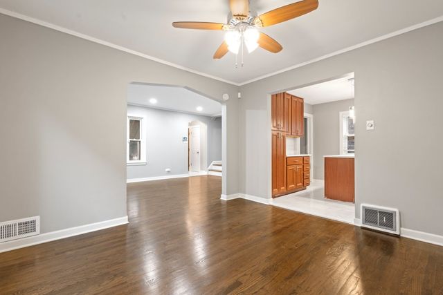 10231 S Rhodes Avenue, Chicago, IL 60628