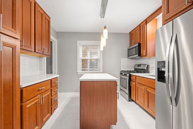 10231 S Rhodes Avenue, Chicago, IL 60628