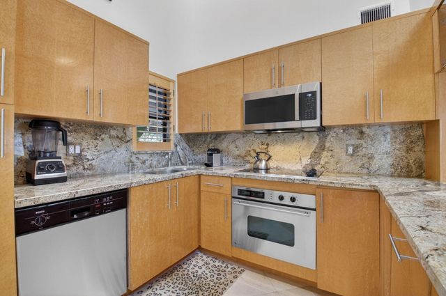 6130 Vía Tierra, Boca Raton, FL 33433