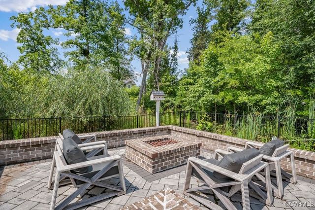 2413 Showning Ln, Midlothian, VA 23112