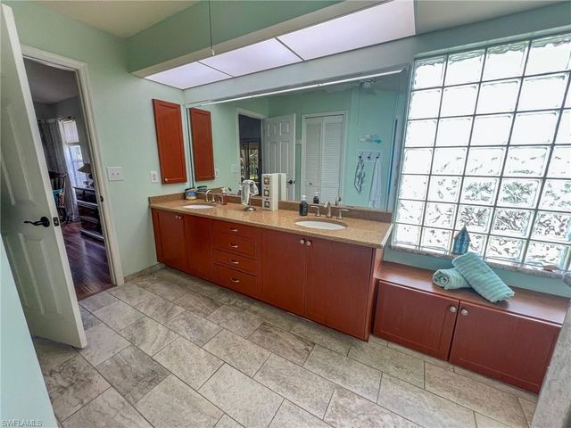 2170 Embarcadero WAY, North Fort Myers, FL 33917