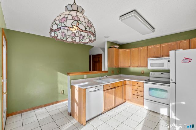 16 Foxglove Lane 16, South Windsor, CT 06074