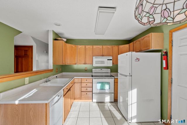 16 Foxglove Lane 16, South Windsor, CT 06074