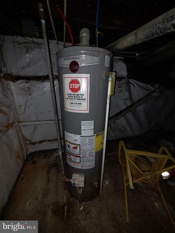 610 W 8TH ST, Chester, PA 19013