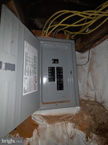 610 W 8TH ST, Chester, PA 19013