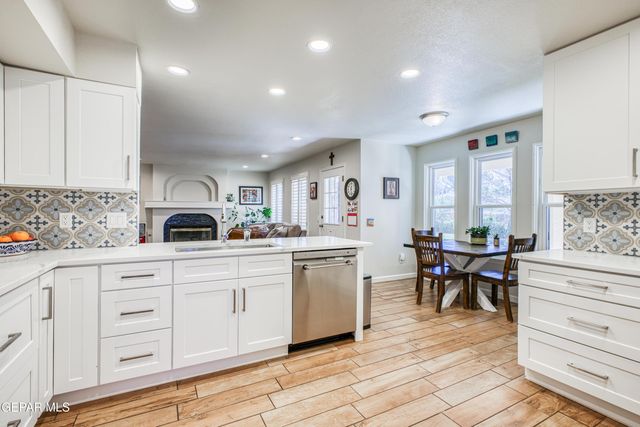 855 VIA REDONDA Court, El Paso, TX 79912