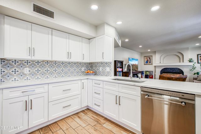 855 VIA REDONDA Court, El Paso, TX 79912