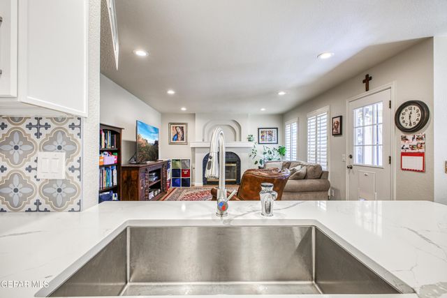 855 VIA REDONDA Court, El Paso, TX 79912