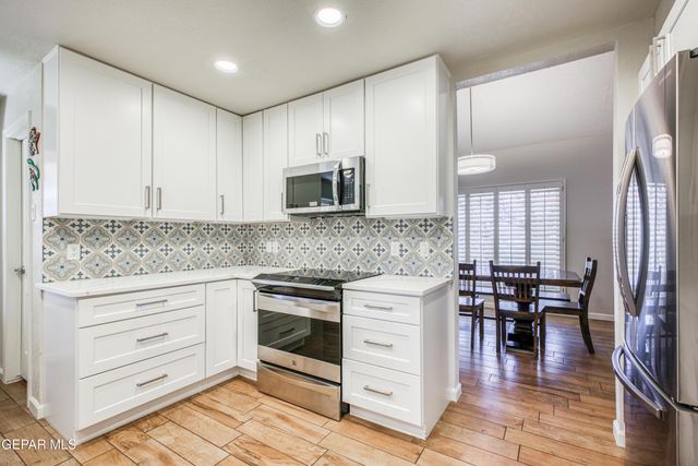 855 VIA REDONDA Court, El Paso, TX 79912