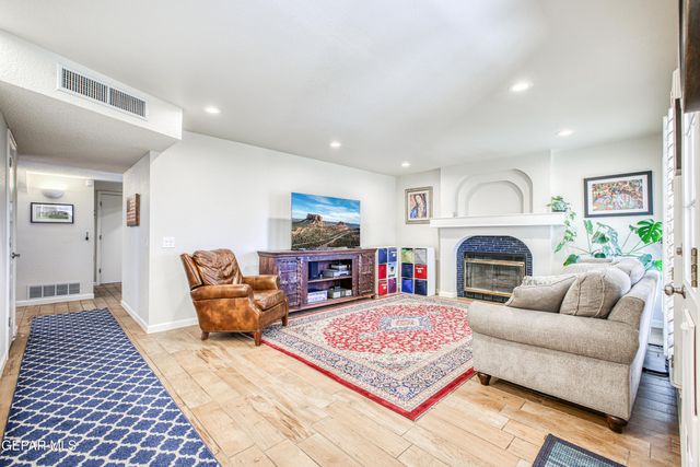 855 VIA REDONDA Court, El Paso, TX 79912