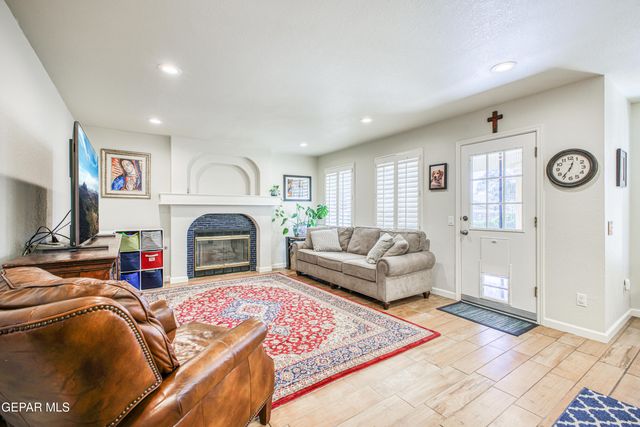 855 VIA REDONDA Court, El Paso, TX 79912