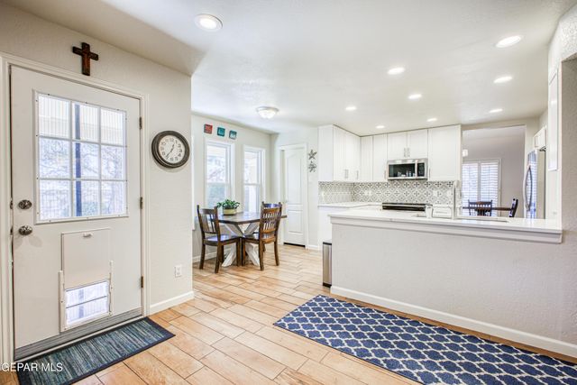 855 VIA REDONDA Court, El Paso, TX 79912