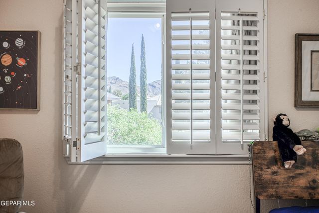 855 VIA REDONDA Court, El Paso, TX 79912