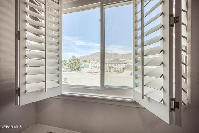 855 VIA REDONDA Court, El Paso, TX 79912