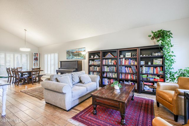 855 VIA REDONDA Court, El Paso, TX 79912