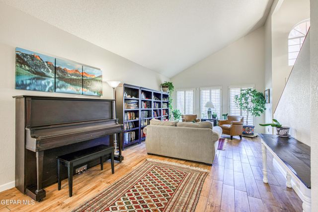 855 VIA REDONDA Court, El Paso, TX 79912