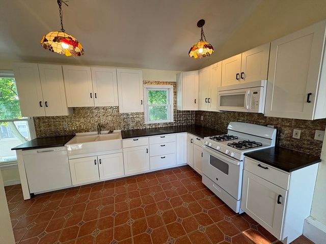 100 Summit Ave 2, Winthrop, MA 02152
