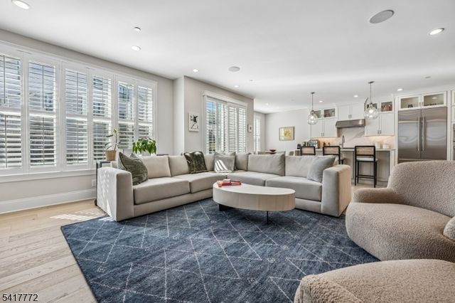 14 Chelsea Rd, Warren Twp., NJ 07059