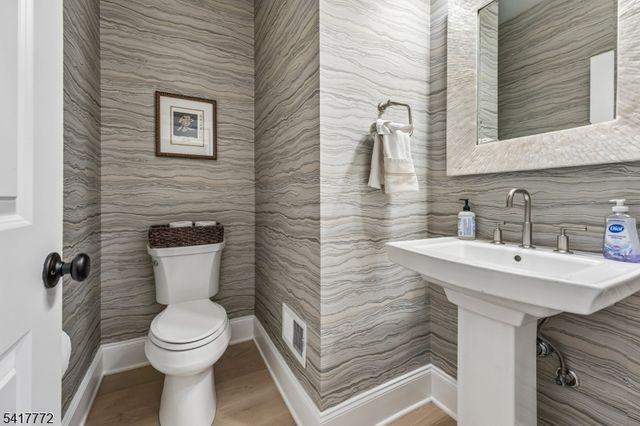 14 Chelsea Rd, Warren Twp., NJ 07059