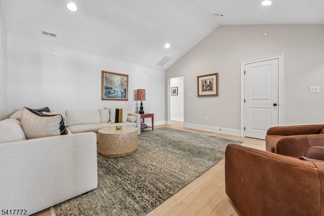 14 Chelsea Rd, Warren Twp., NJ 07059