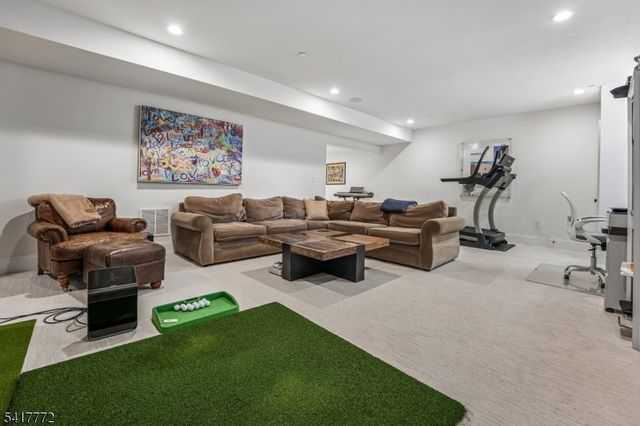 14 Chelsea Rd, Warren Twp., NJ 07059