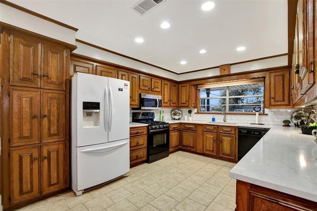 2429 16th Ave N, Texas City, TX 77590