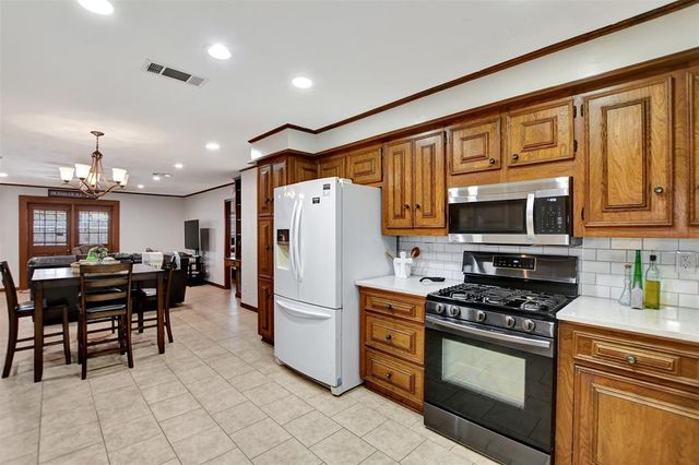 2429 16th Ave N, Texas City, TX 77590