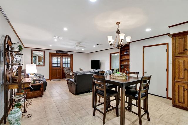 2429 16th Ave N, Texas City, TX 77590