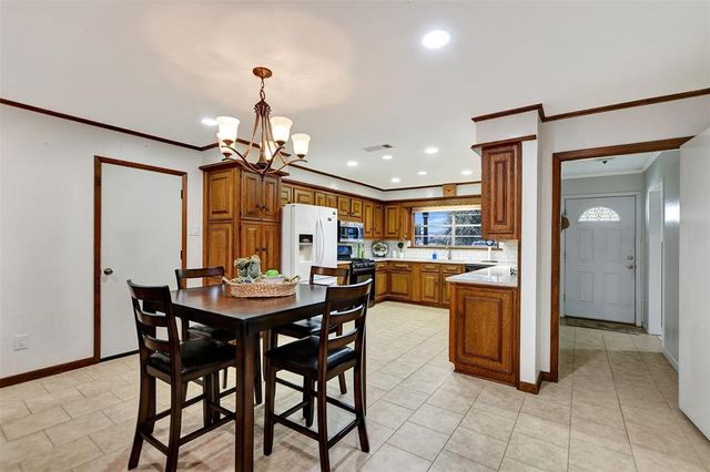 2429 16th Ave N, Texas City, TX 77590