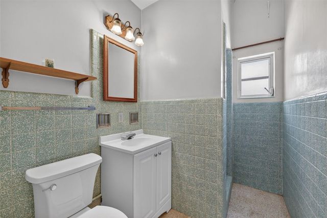 1509 W COUNTRY CLUB DRIVE, Tampa, FL 33612