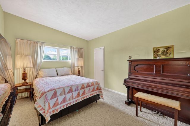 1509 W COUNTRY CLUB DRIVE, Tampa, FL 33612