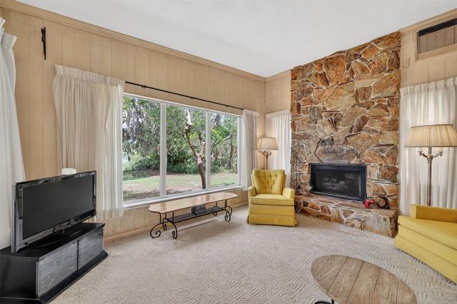 1509 W COUNTRY CLUB DRIVE, Tampa, FL 33612