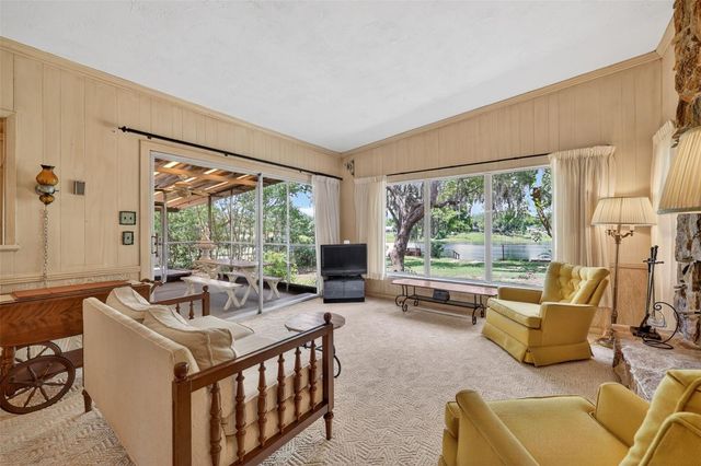 1509 W COUNTRY CLUB DRIVE, Tampa, FL 33612