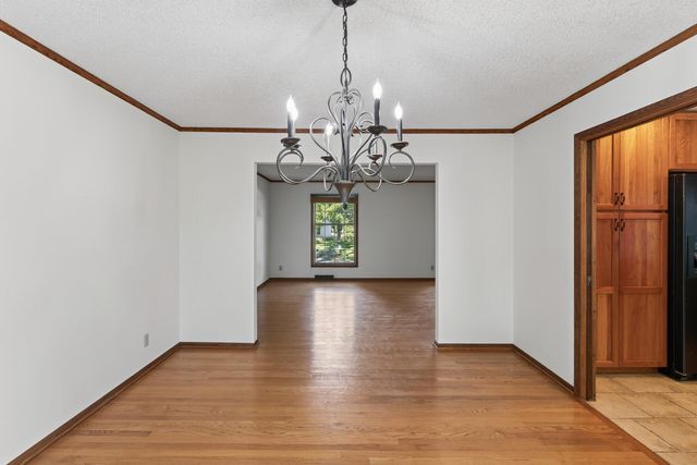 8906 138th Street Court, Apple Valley, MN 55124