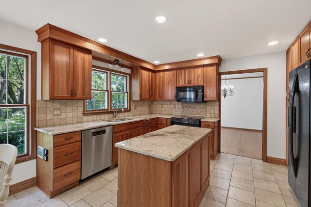 8906 138th Street Court, Apple Valley, MN 55124