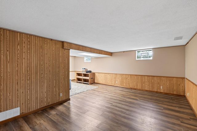 8906 138th Street Court, Apple Valley, MN 55124