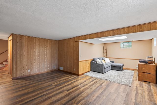 8906 138th Street Court, Apple Valley, MN 55124