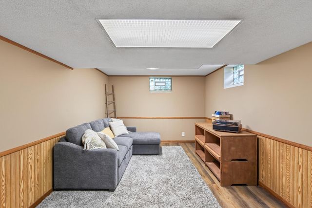 8906 138th Street Court, Apple Valley, MN 55124