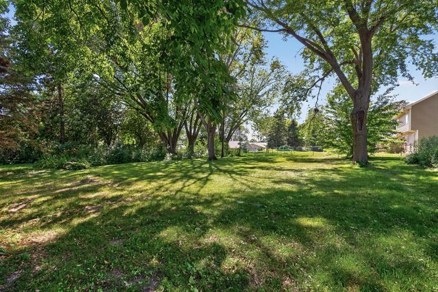 8906 138th Street Court, Apple Valley, MN 55124