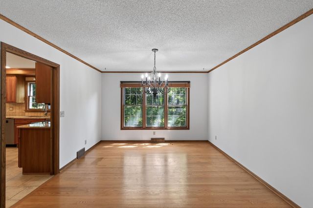 8906 138th Street Court, Apple Valley, MN 55124