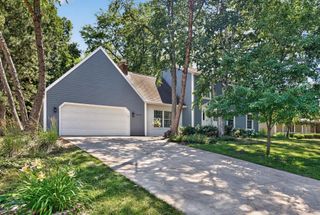 8906 138th Street Court, Apple Valley, MN 55124