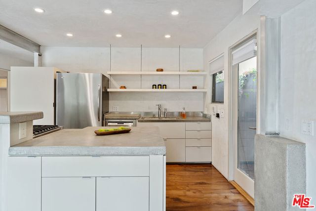625 Santa Clara Avenue, Venice, CA 90291