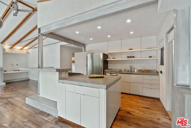 625 Santa Clara Avenue, Venice, CA 90291