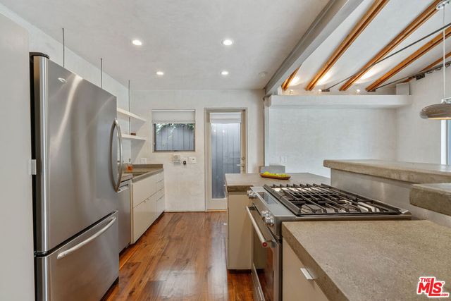 625 Santa Clara Avenue, Venice, CA 90291