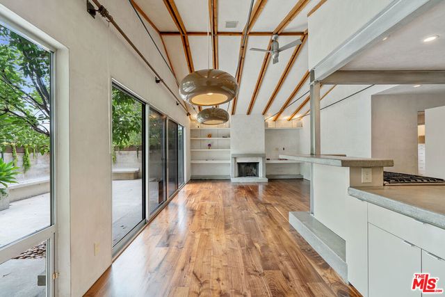 625 Santa Clara Avenue, Venice, CA 90291