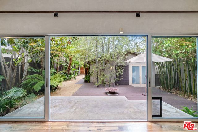 625 Santa Clara Avenue, Venice, CA 90291