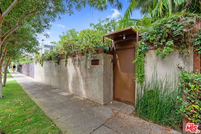 625 Santa Clara Avenue, Venice, CA 90291