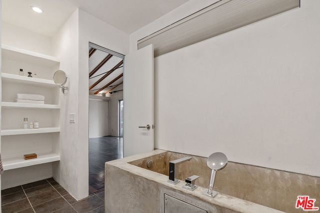 625 Santa Clara Avenue, Venice, CA 90291