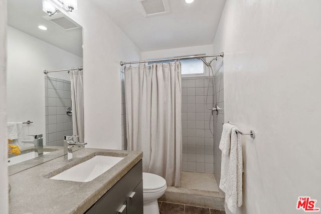 625 Santa Clara Avenue, Venice, CA 90291